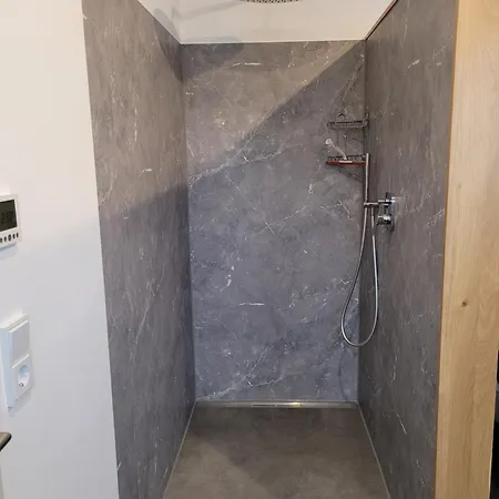 Апартаменты Weitblick Mit Whirlpool Lasel